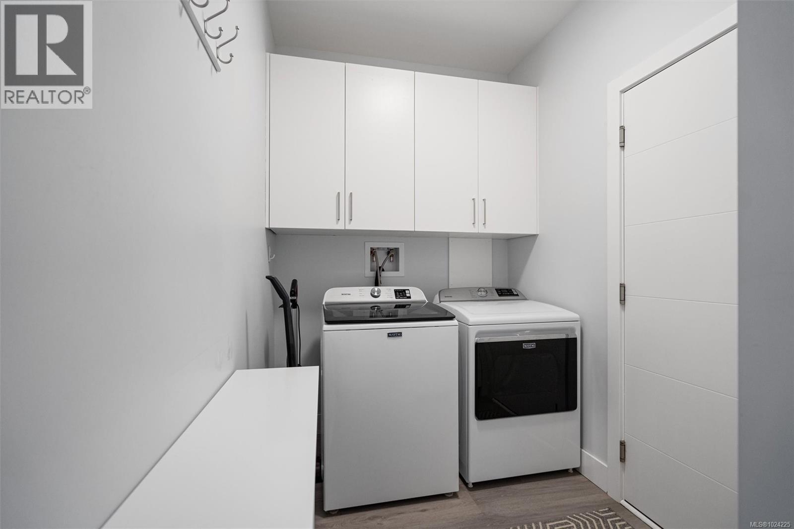 2407 Mountain Heights Dr, Sooke