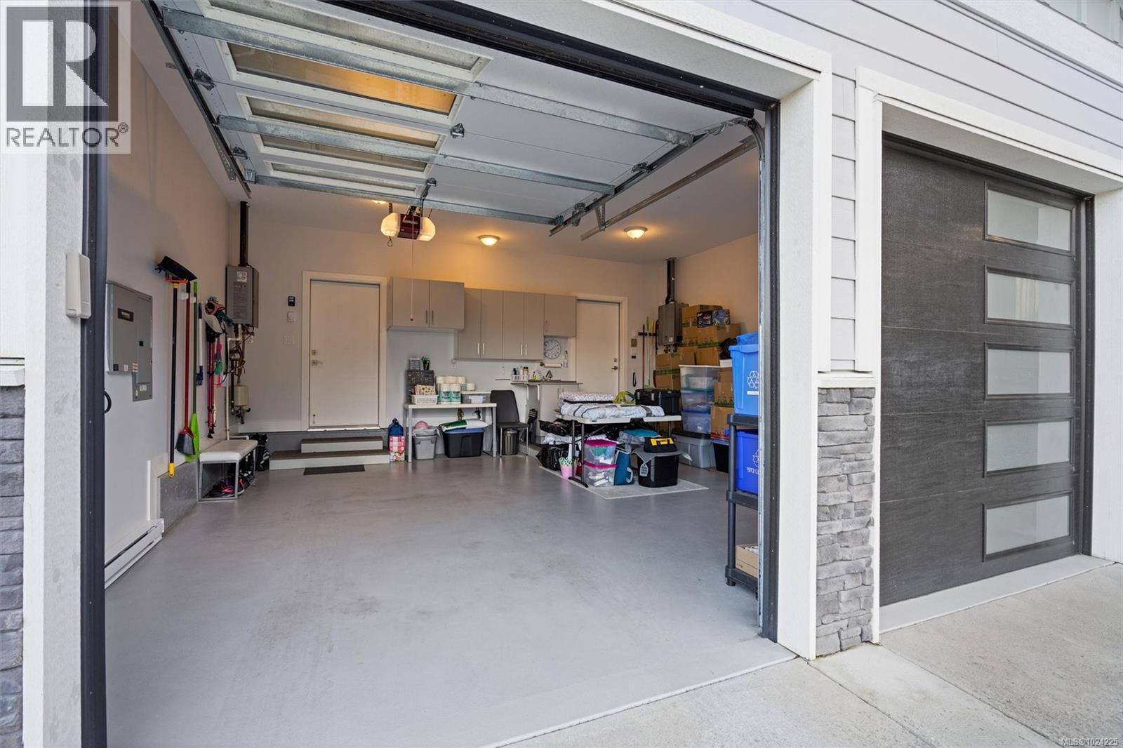 2407 Mountain Heights Dr, Sooke