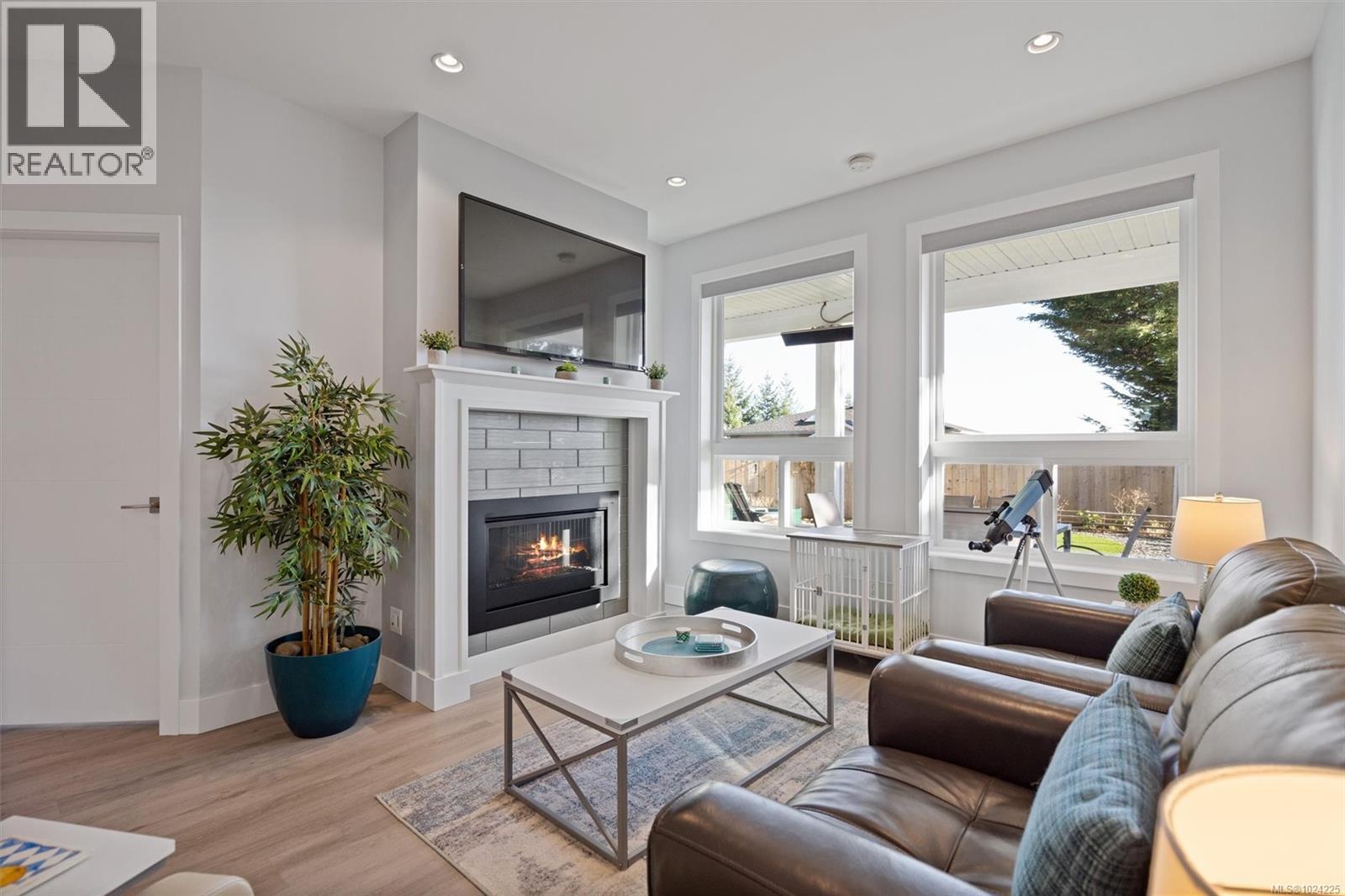 2407 Mountain Heights Dr, Sooke