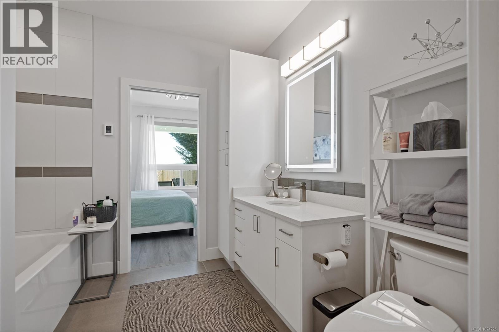 2407 Mountain Heights Dr, Sooke