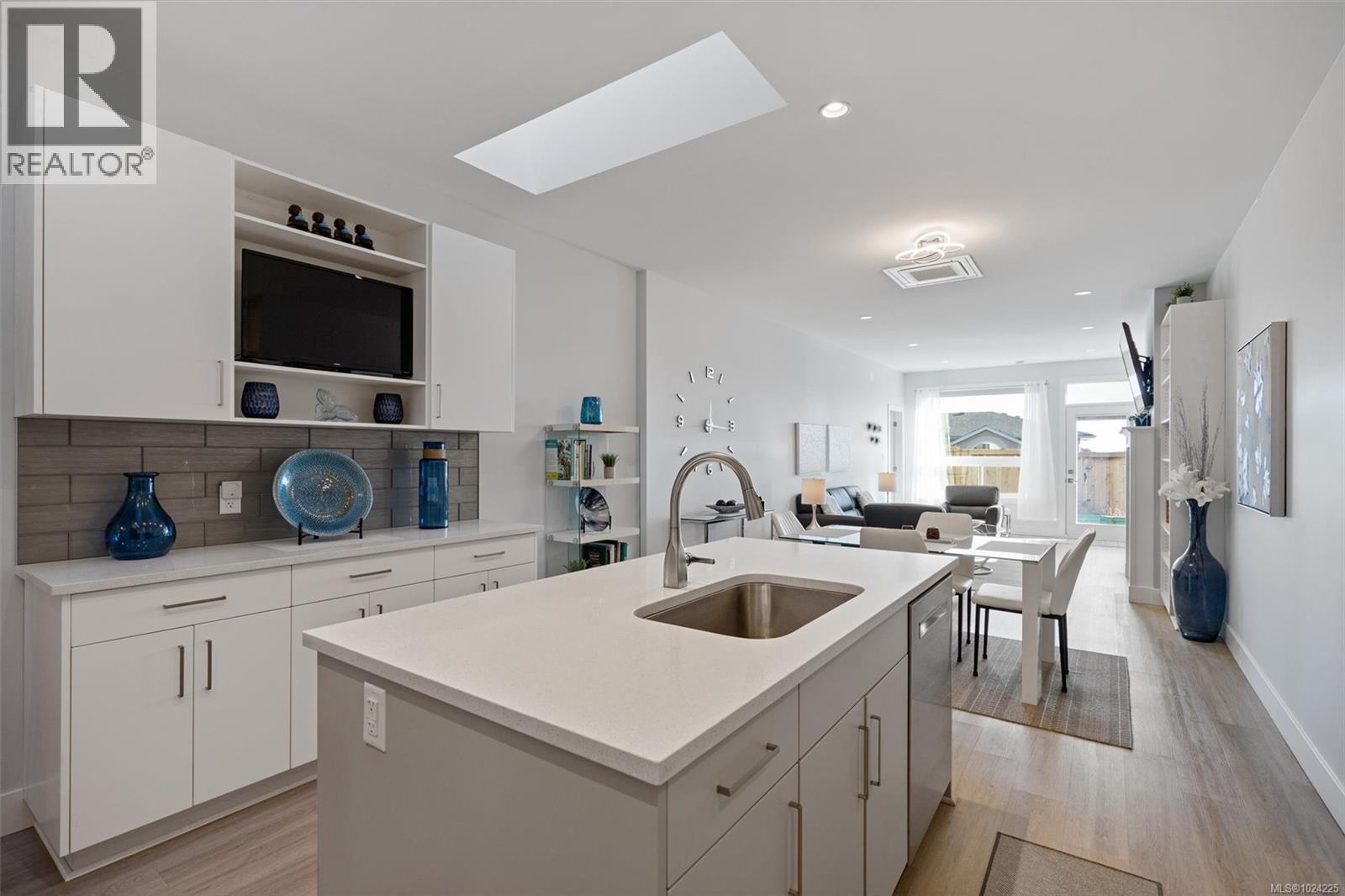 2407 Mountain Heights Dr, Sooke