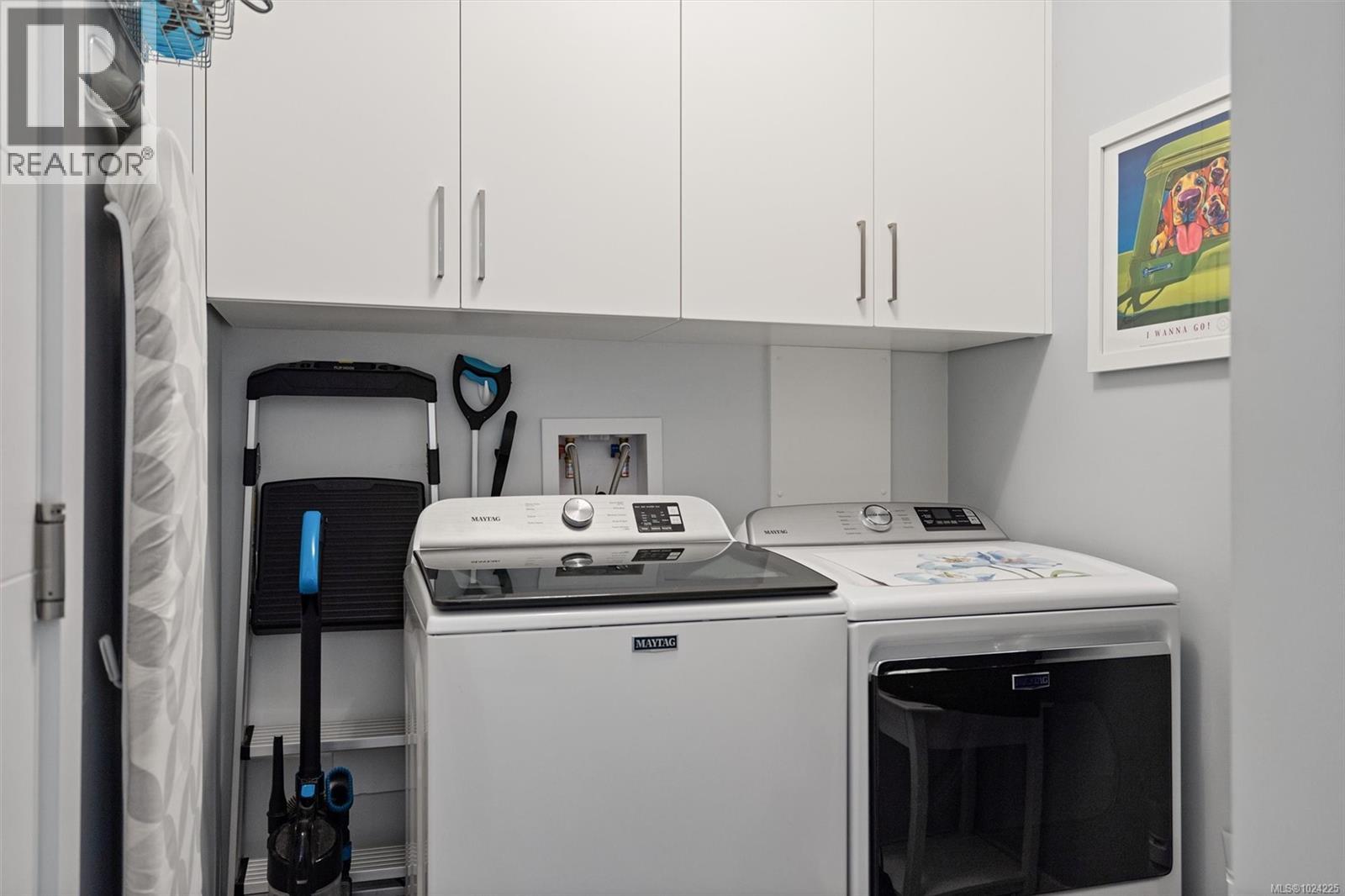 2407 Mountain Heights Dr, Sooke