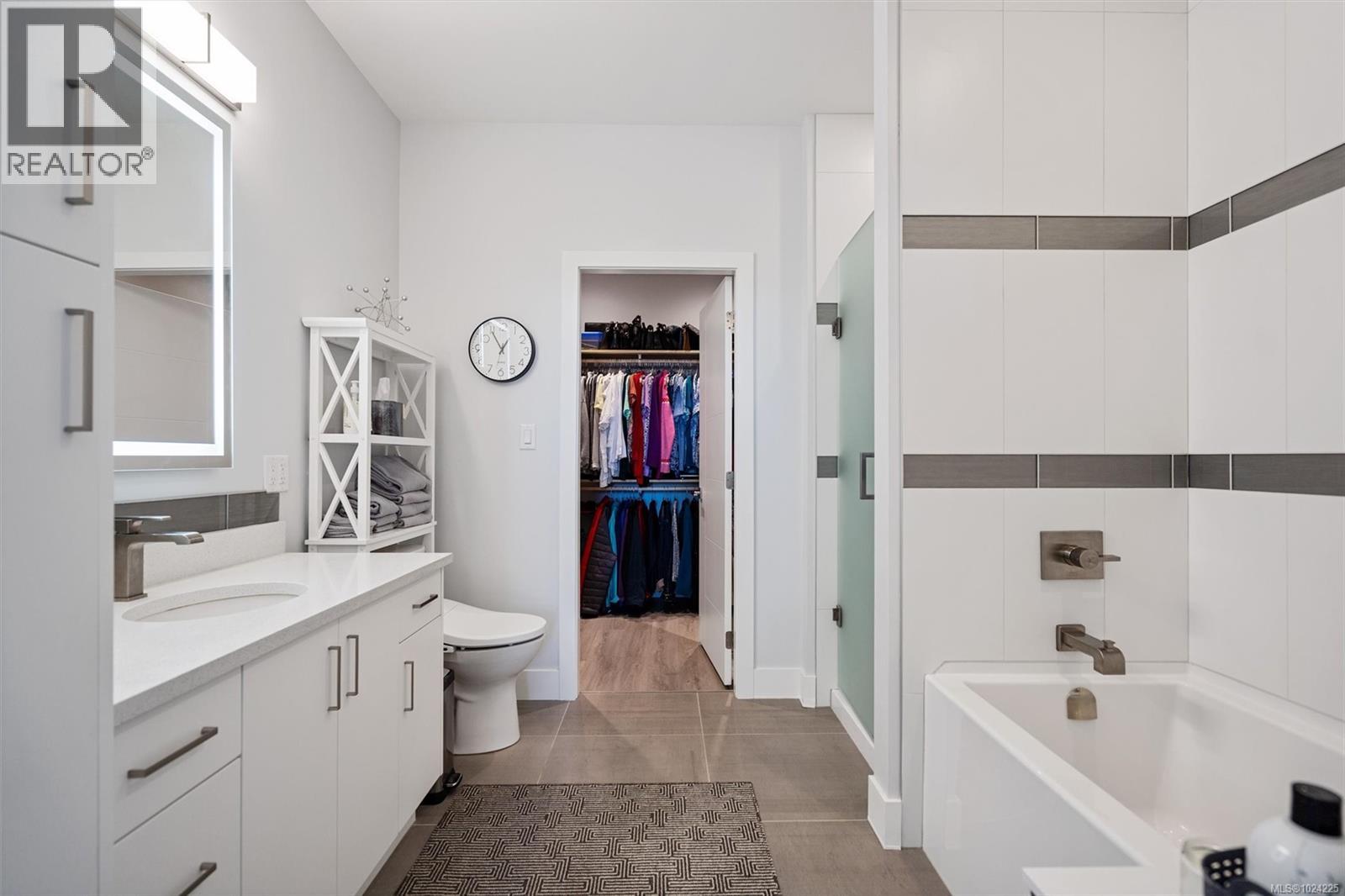 2407 Mountain Heights Dr, Sooke