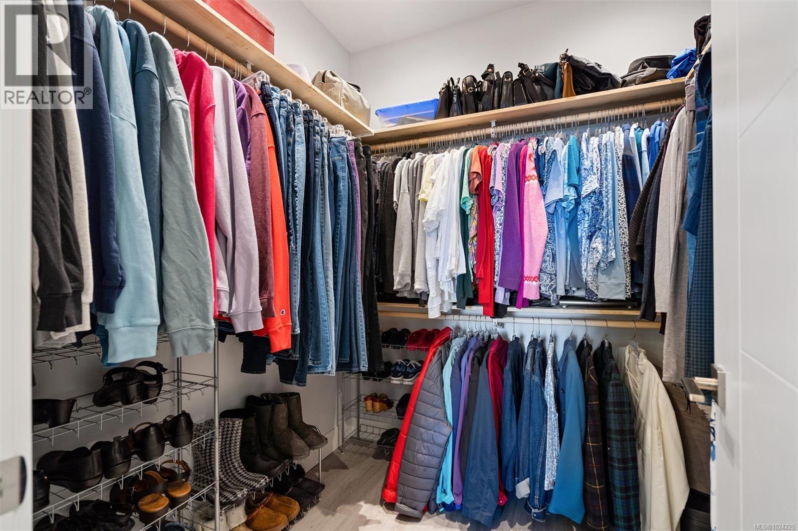 2407 Mountain Heights Dr, Sooke