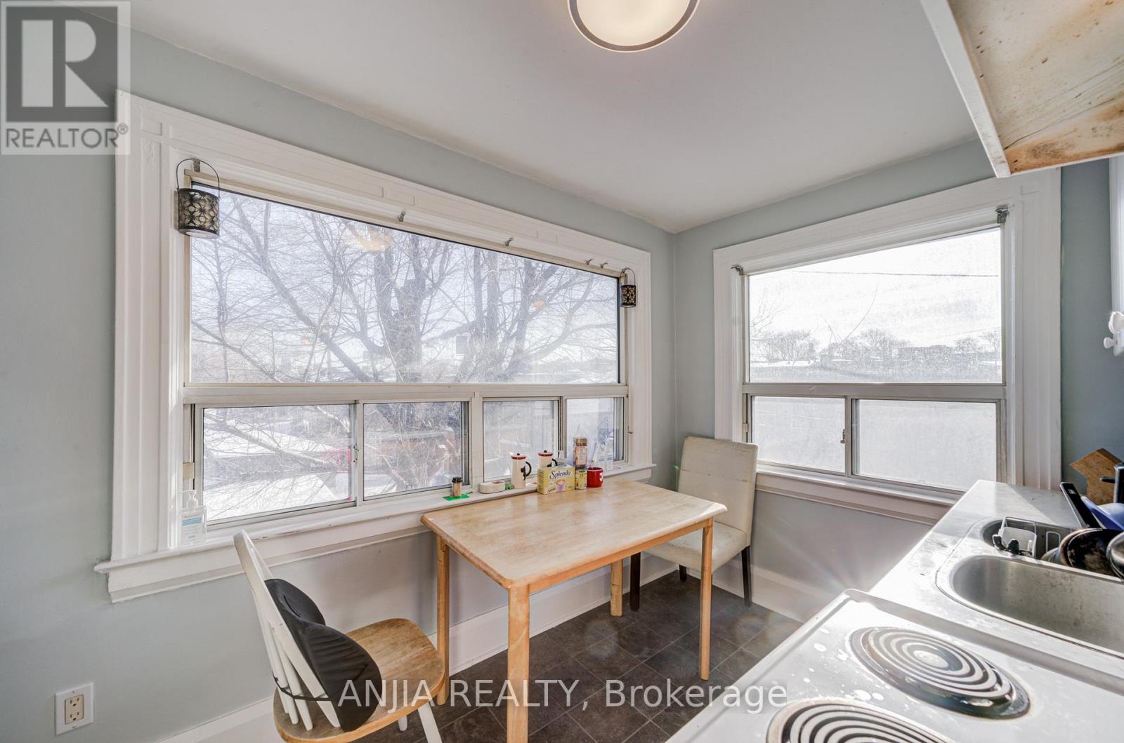 7 LINNSMORE CRESCENT - 14