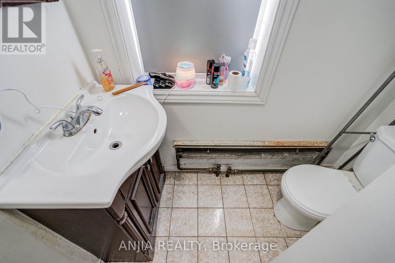 7 LINNSMORE CRESCENT - 7