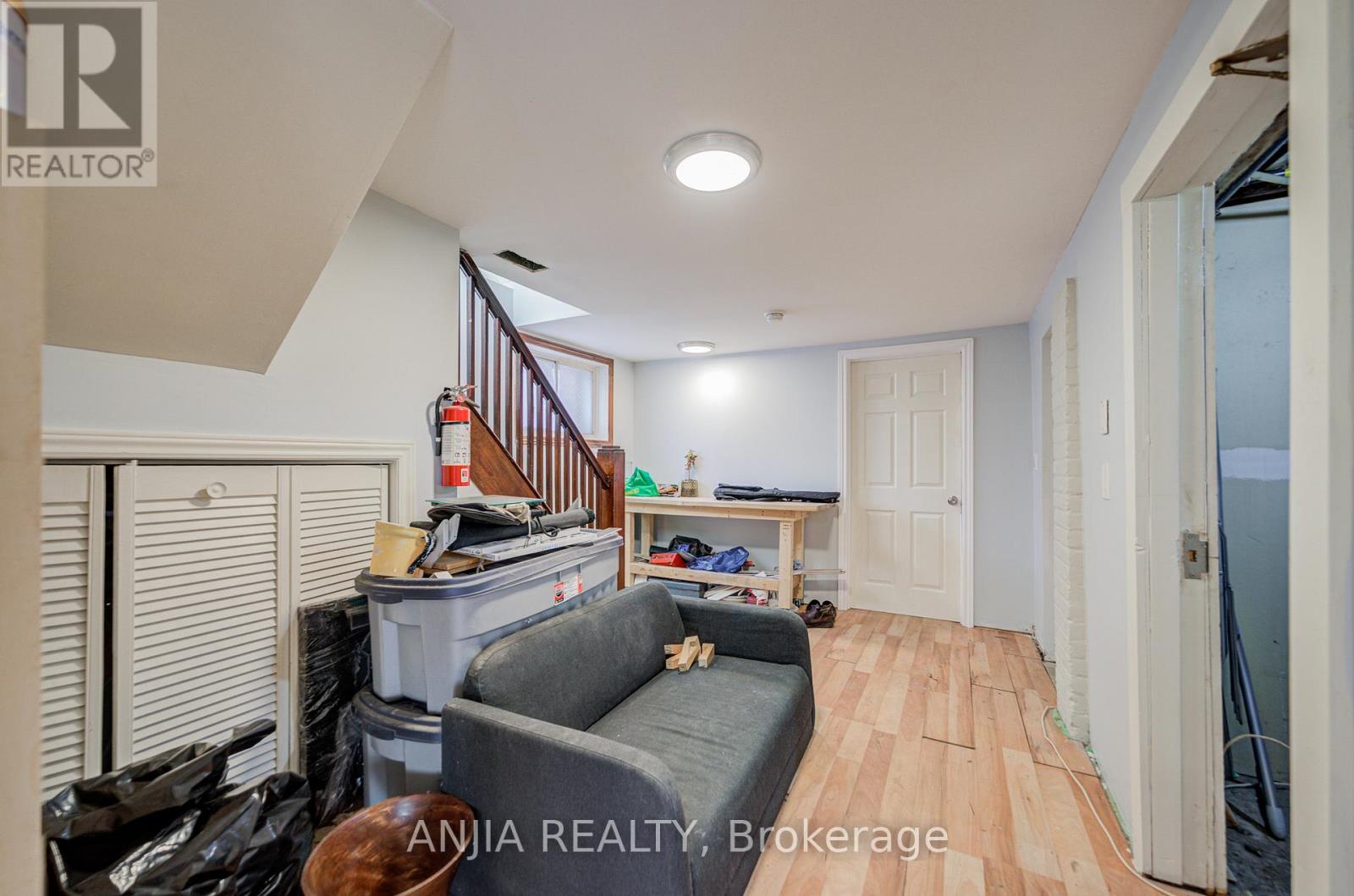 7 LINNSMORE CRESCENT - 8