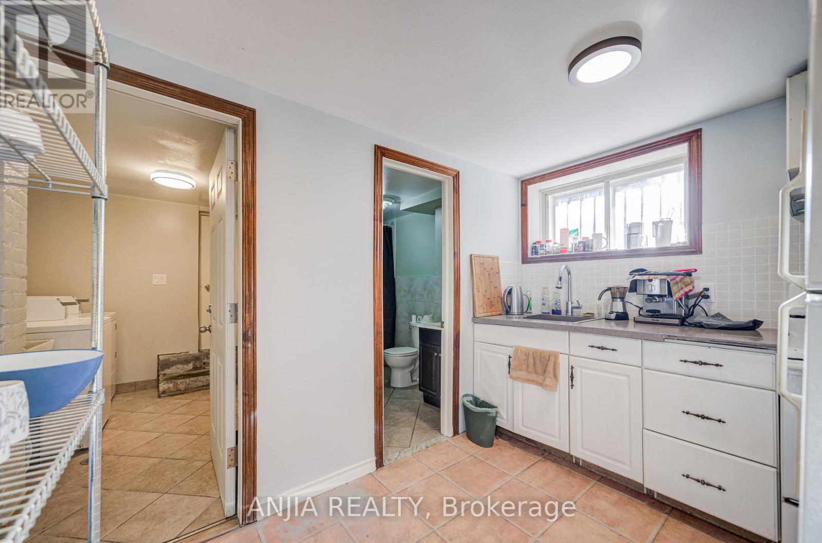 7 LINNSMORE CRESCENT - 9