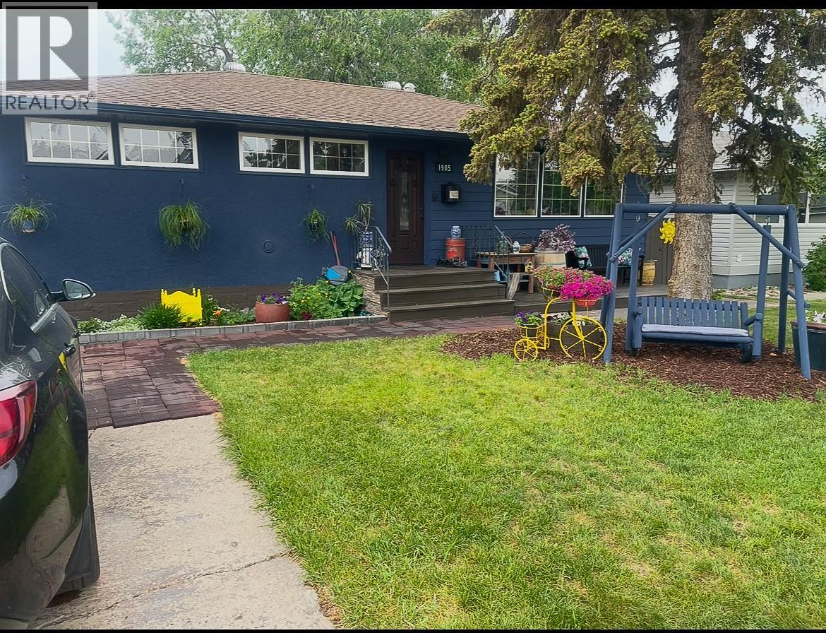 1905 90 Avenue, Dawson Creek