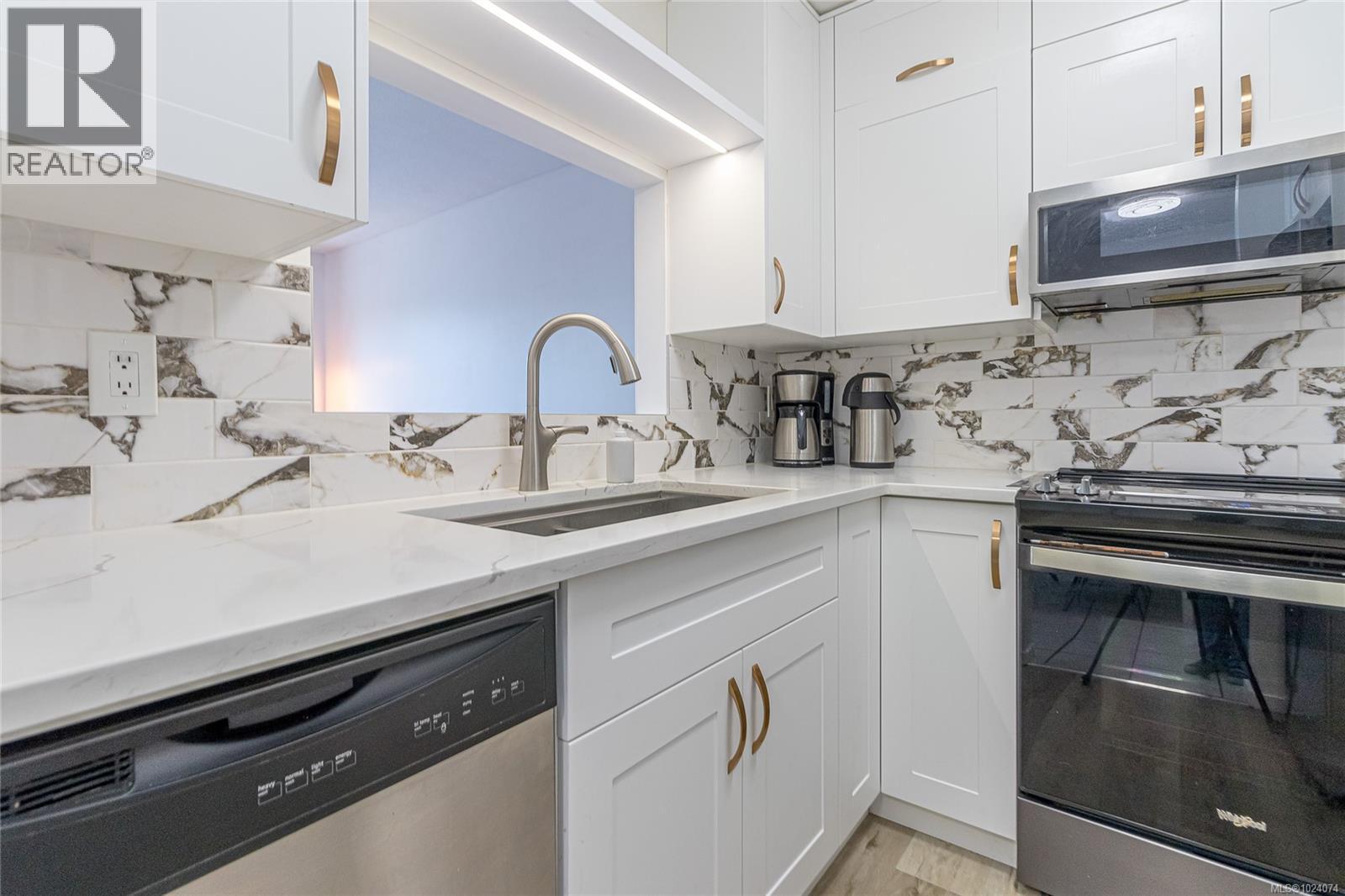 10 1906 Bowen Rd, Nanaimo