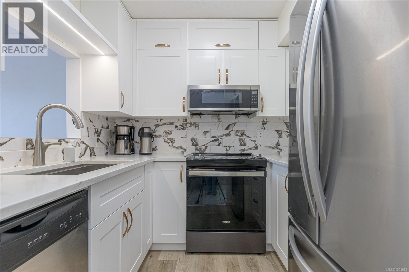 10 1906 Bowen Rd, Nanaimo