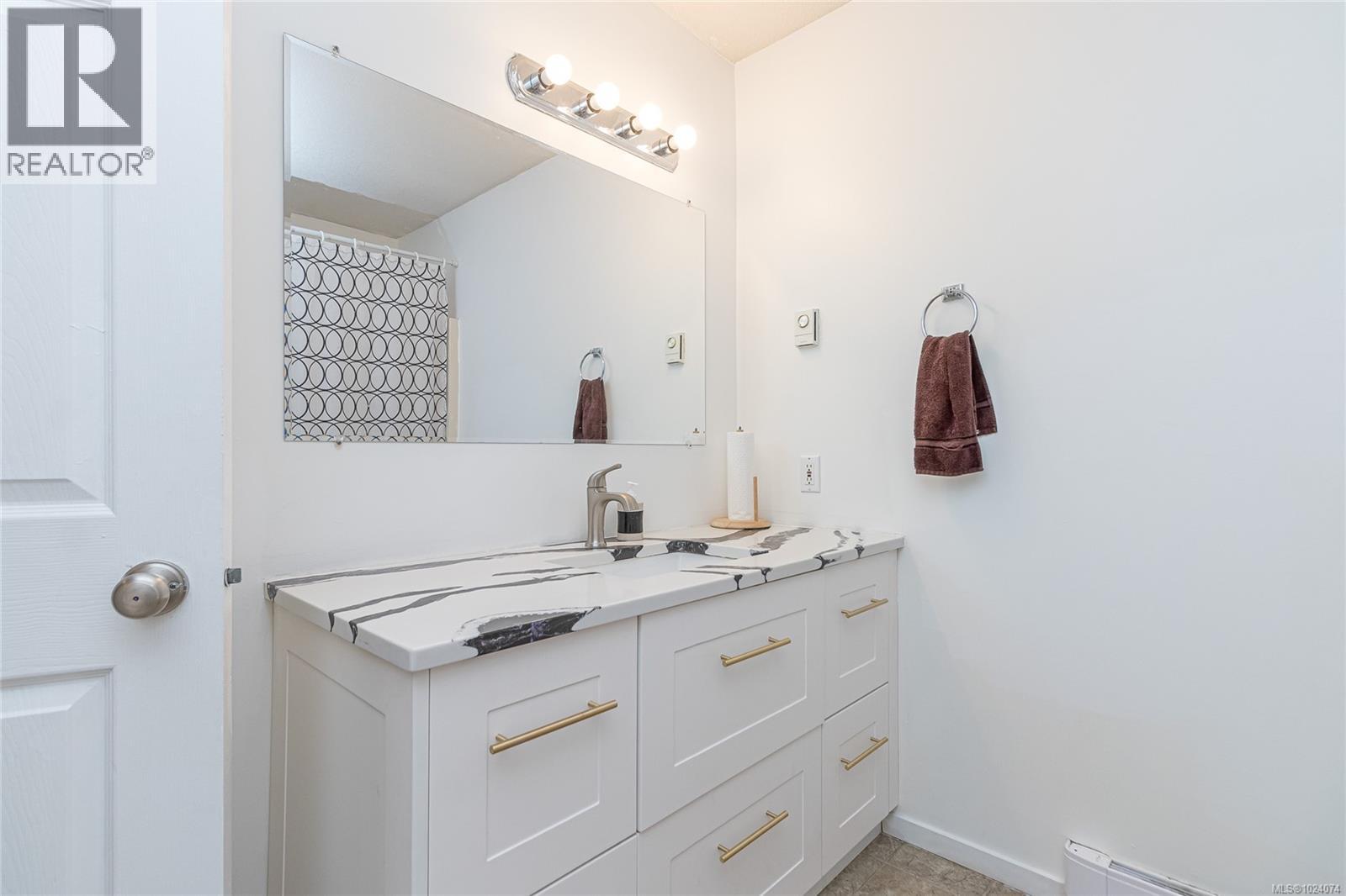 10 1906 Bowen Rd, Nanaimo