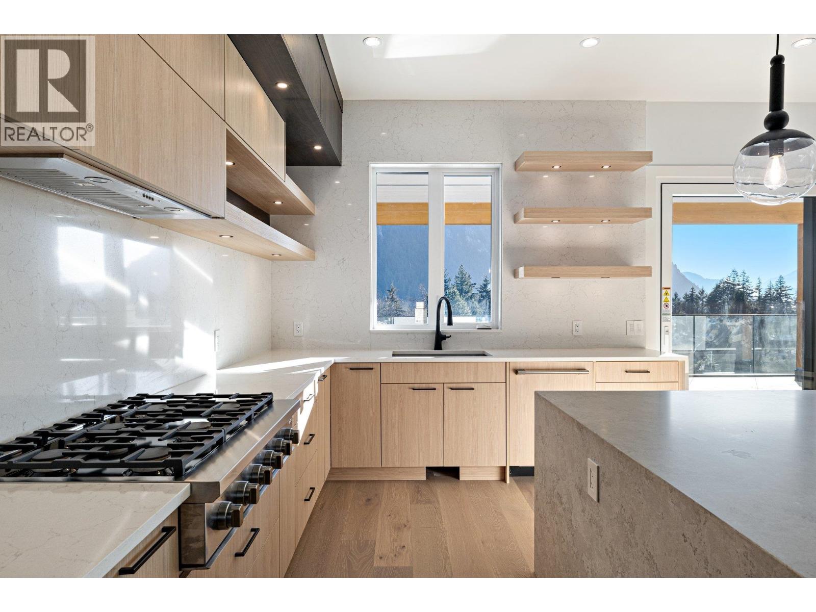 2216 WINDSAIL PLACE, Squamish