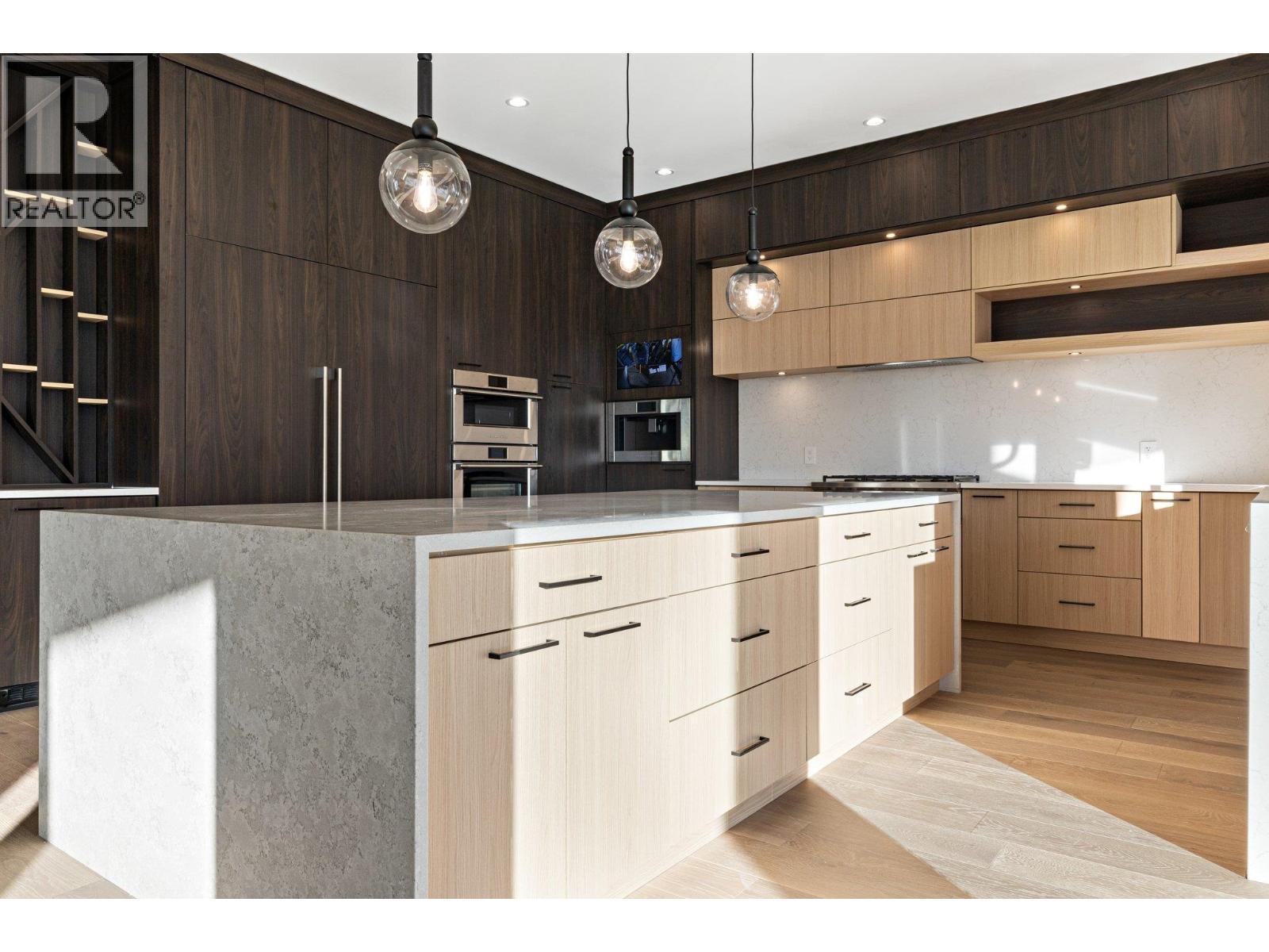 2216 WINDSAIL PLACE, Squamish