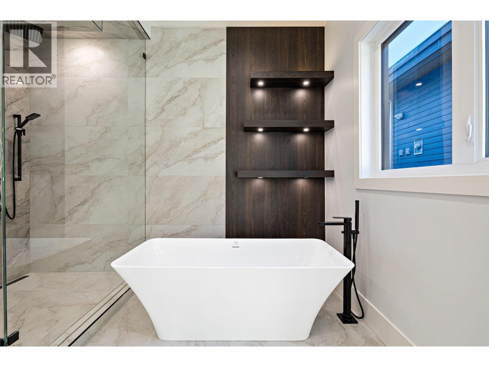 2216 WINDSAIL PLACE, Squamish