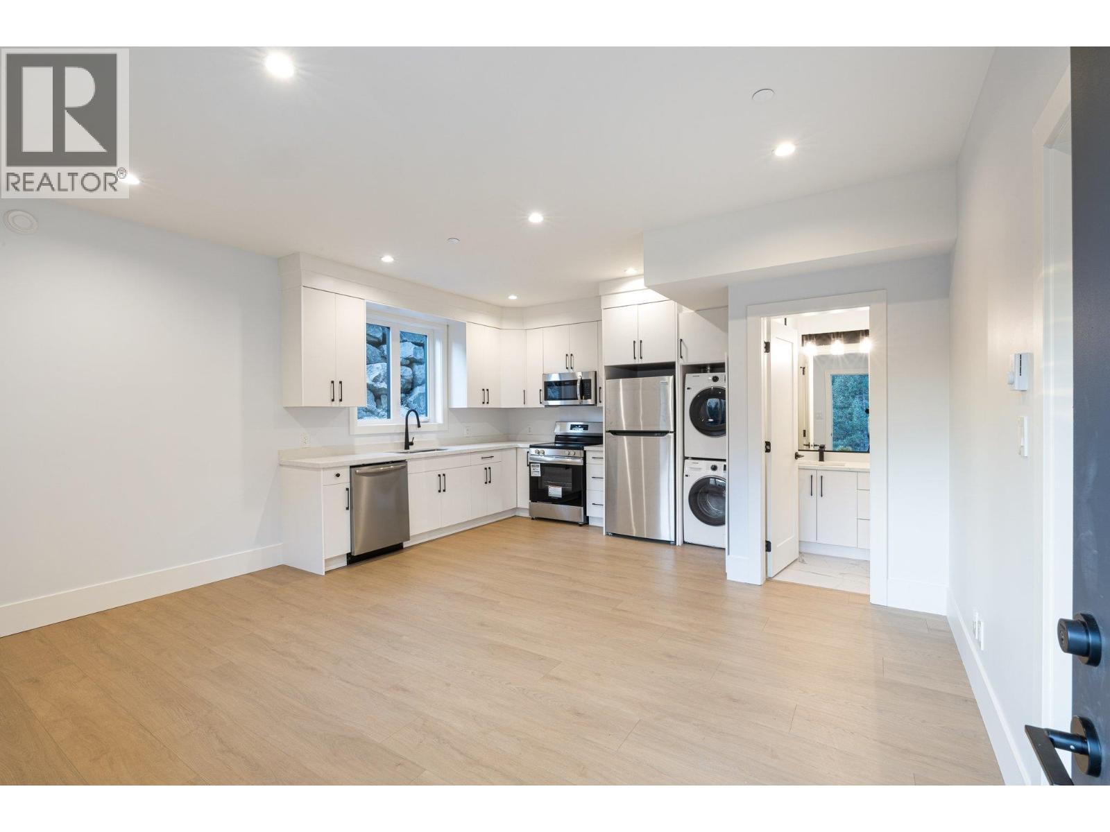 2216 WINDSAIL PLACE, Squamish