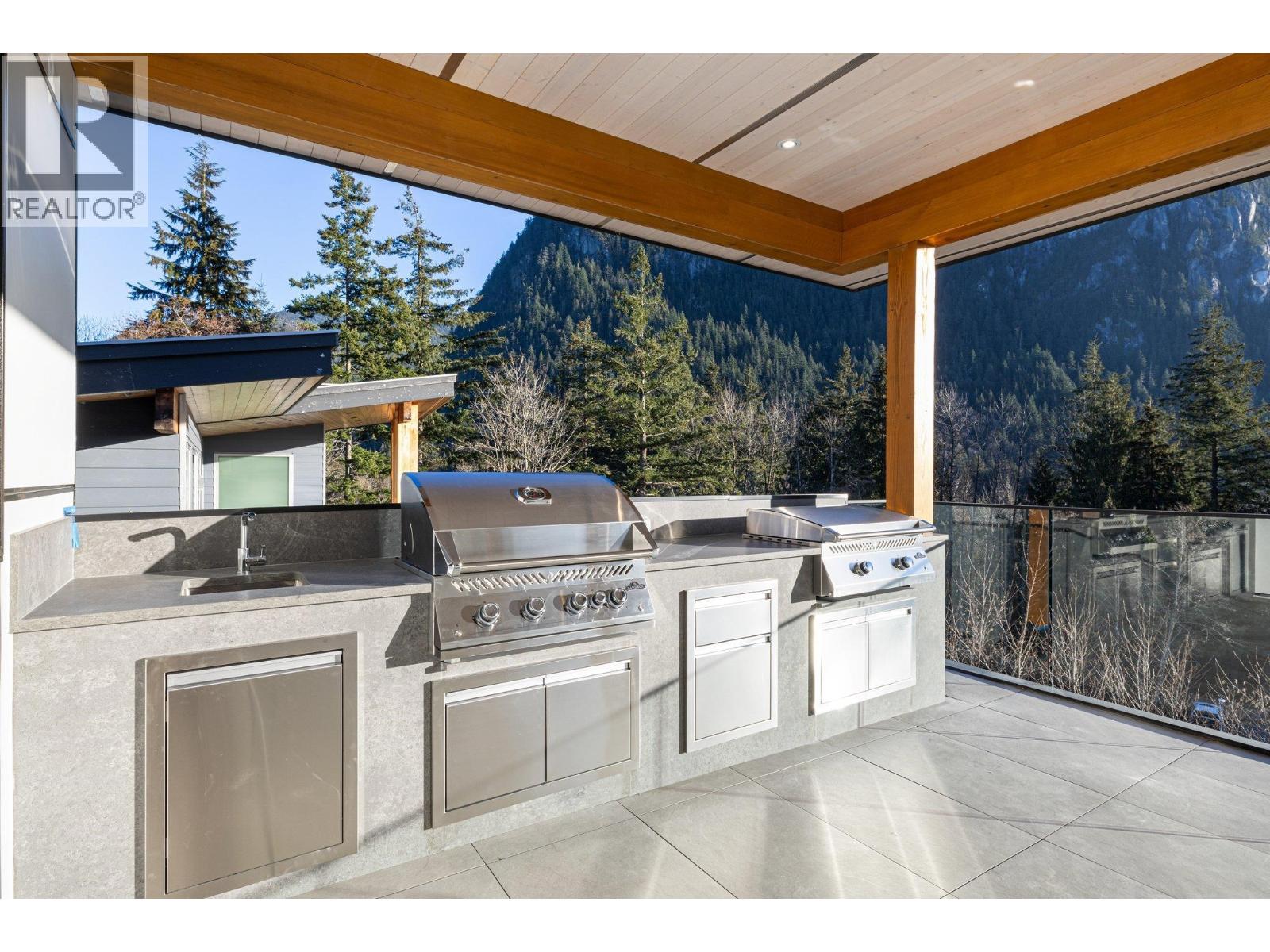 2216 WINDSAIL PLACE, Squamish