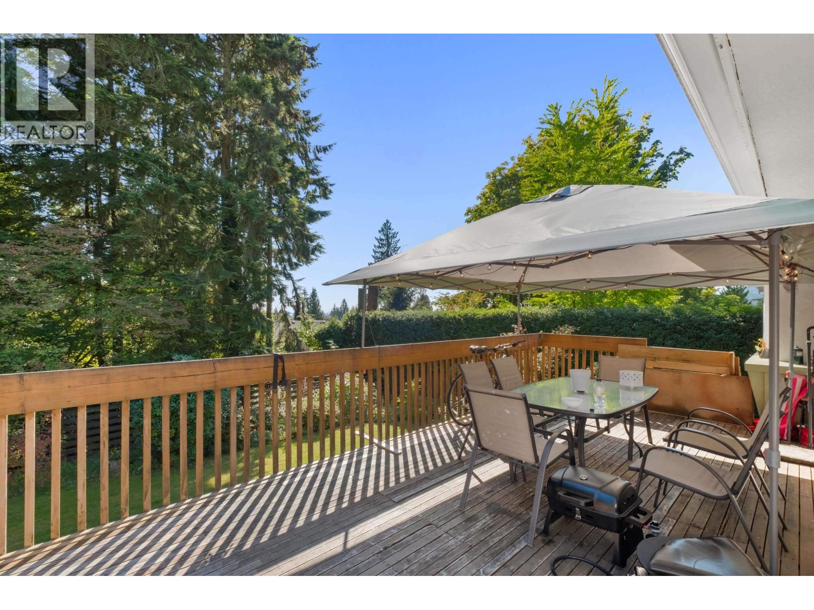 869 CLEMENTS AVENUE, North Vancouver