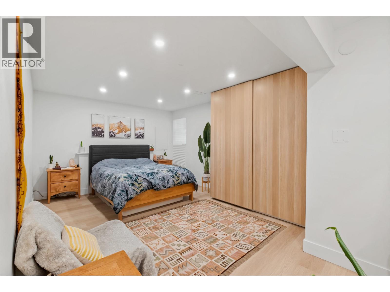 869 CLEMENTS AVENUE, North Vancouver