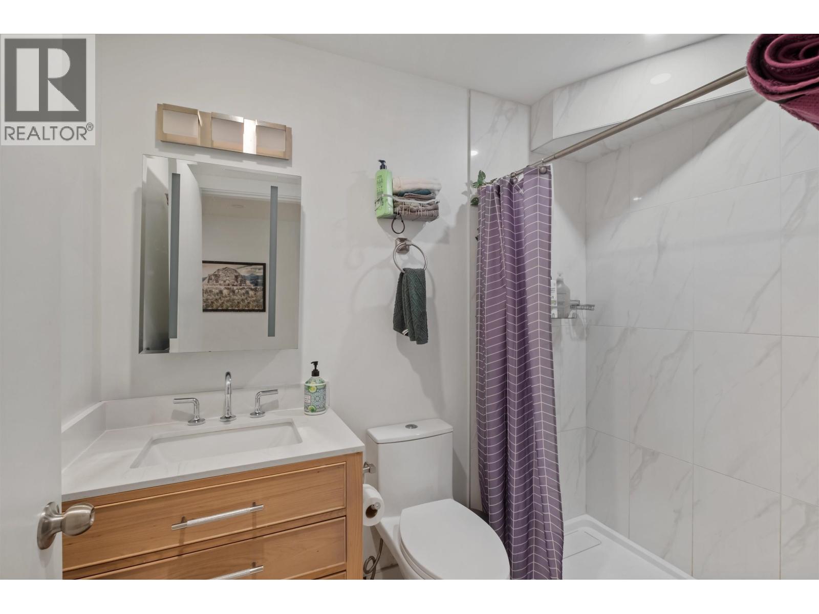 869 CLEMENTS AVENUE, North Vancouver