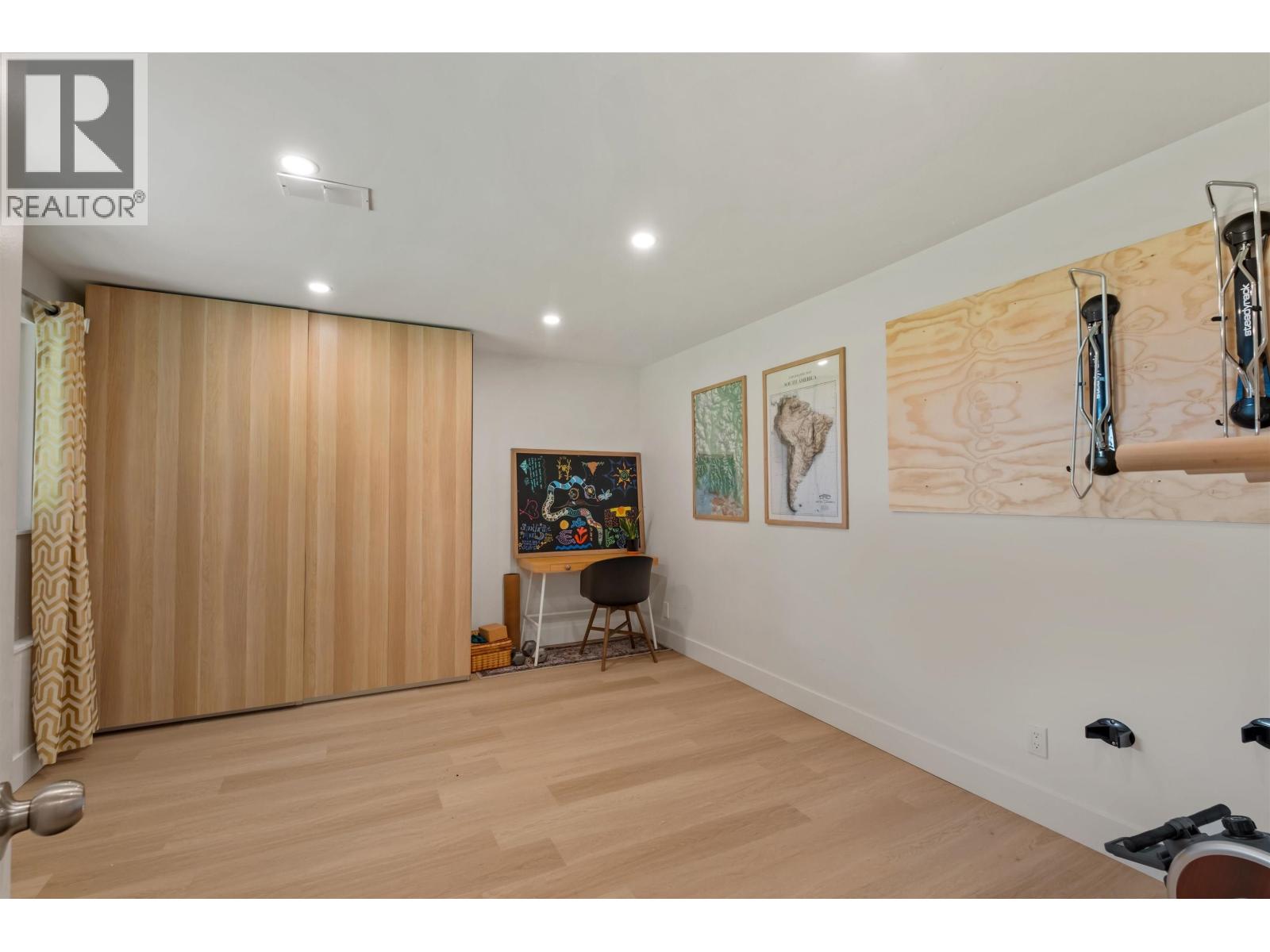 869 CLEMENTS AVENUE, North Vancouver