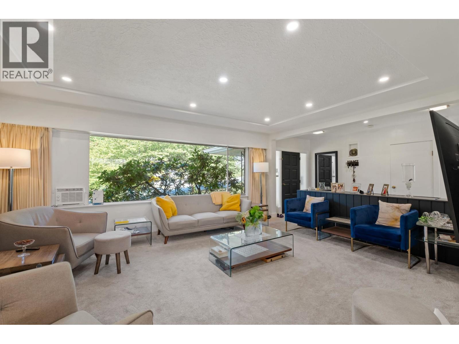 869 CLEMENTS AVENUE, North Vancouver