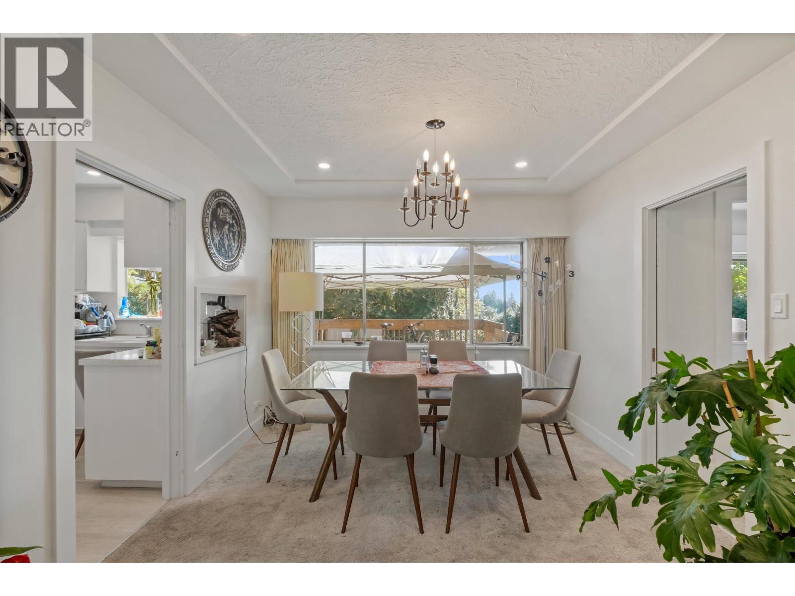 869 CLEMENTS AVENUE, North Vancouver