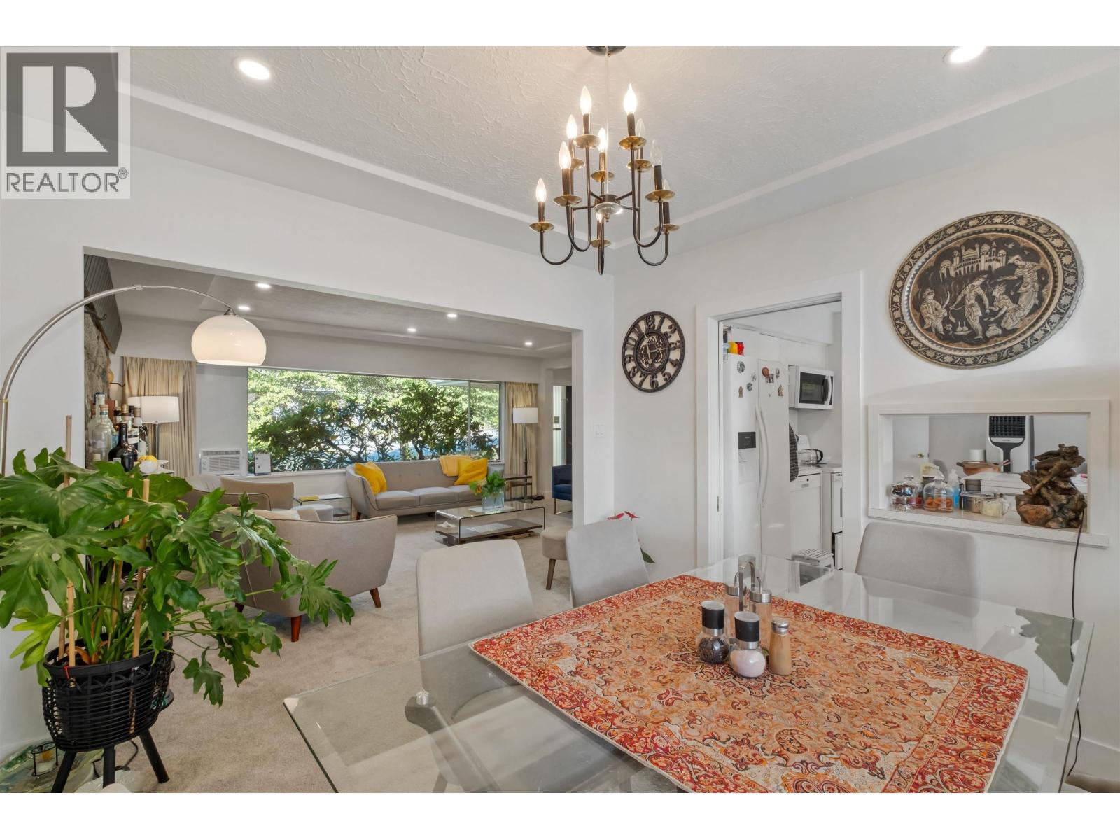 869 CLEMENTS AVENUE, North Vancouver