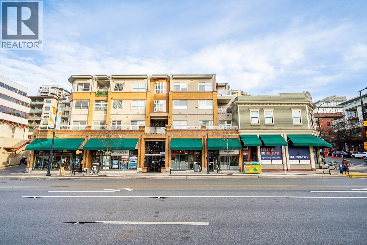 106 W ESPLANADE