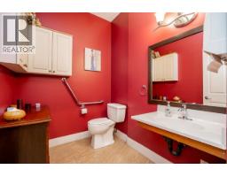 106 W Esplanade, North Vancouver, BC V7M1A2 Photo 16