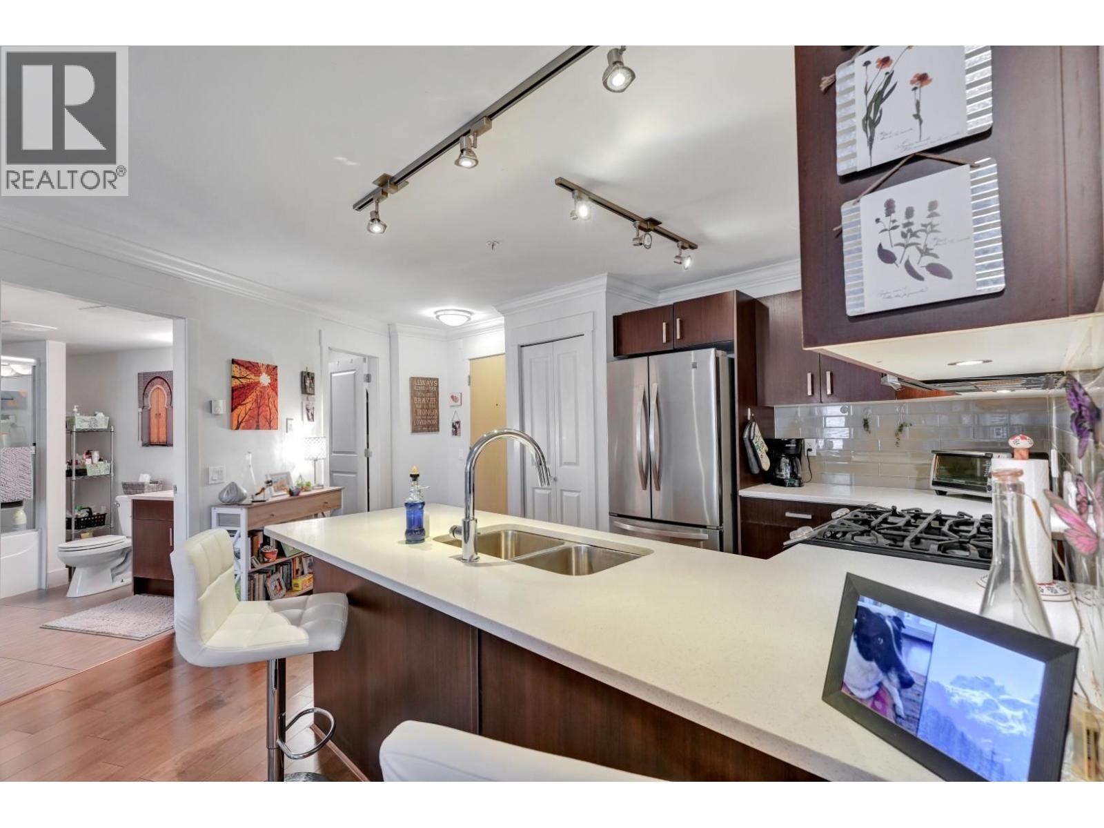 857 W 15TH STREET — photo 10