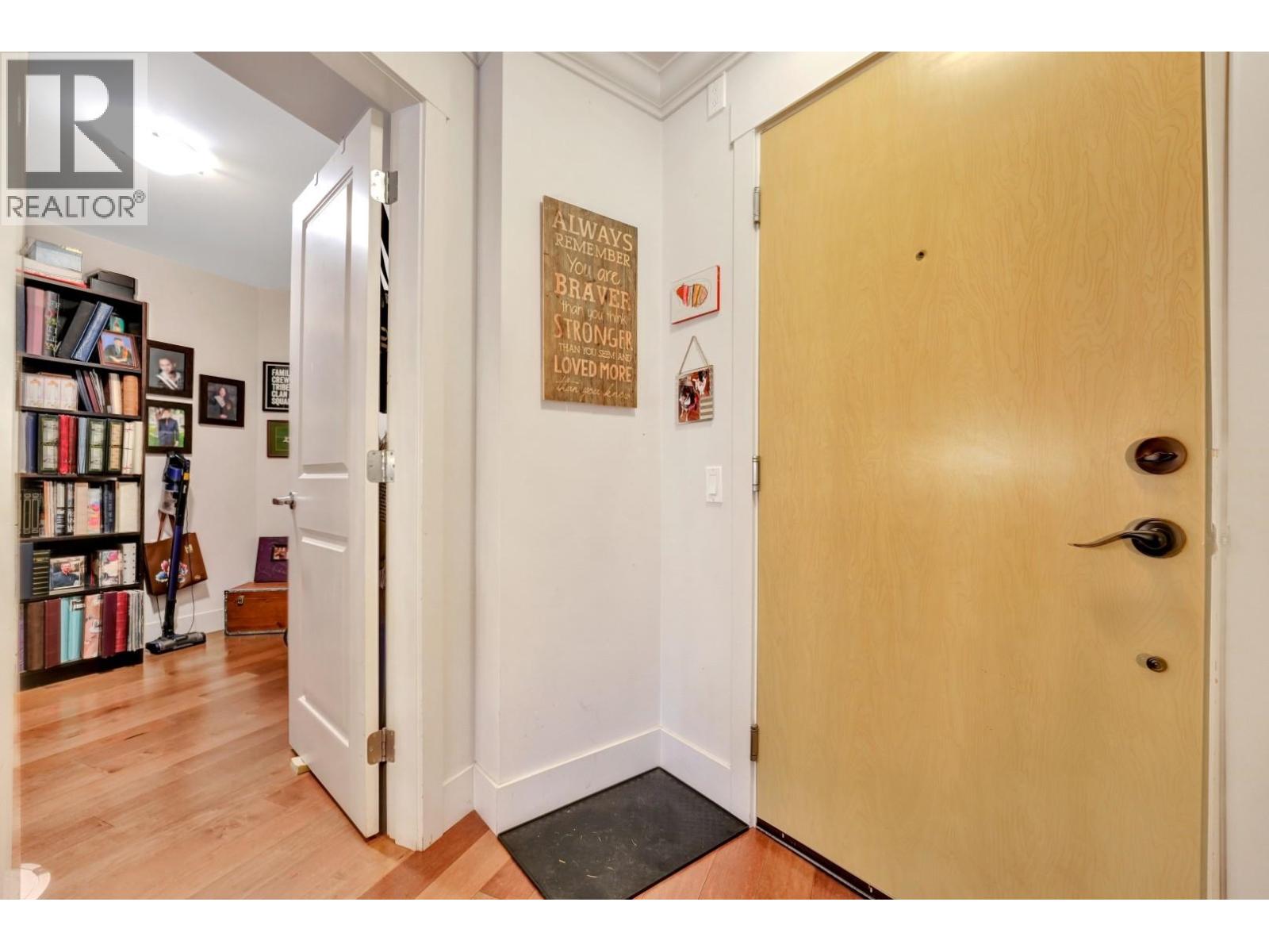 857 W 15TH STREET — photo 3