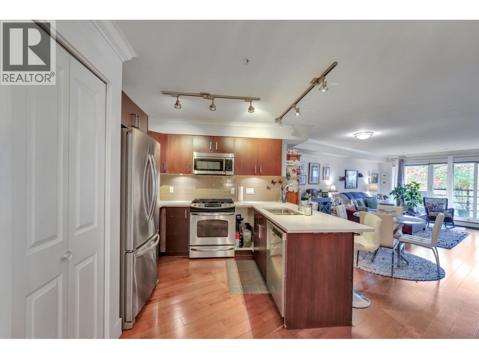 857 W 15TH STREET — photo 5