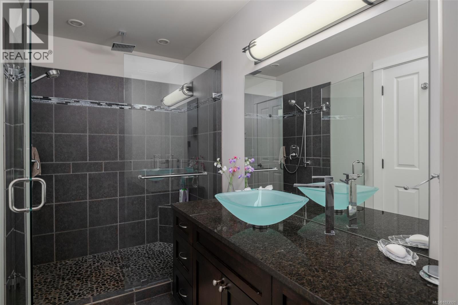 3081 6th Ave - 19