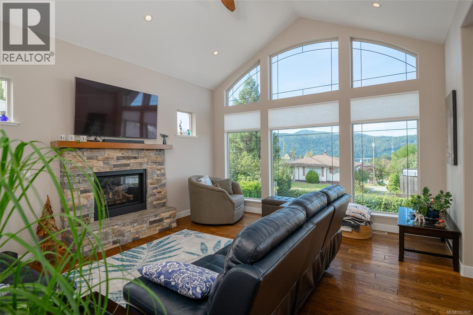 3081 6th Ave - 3