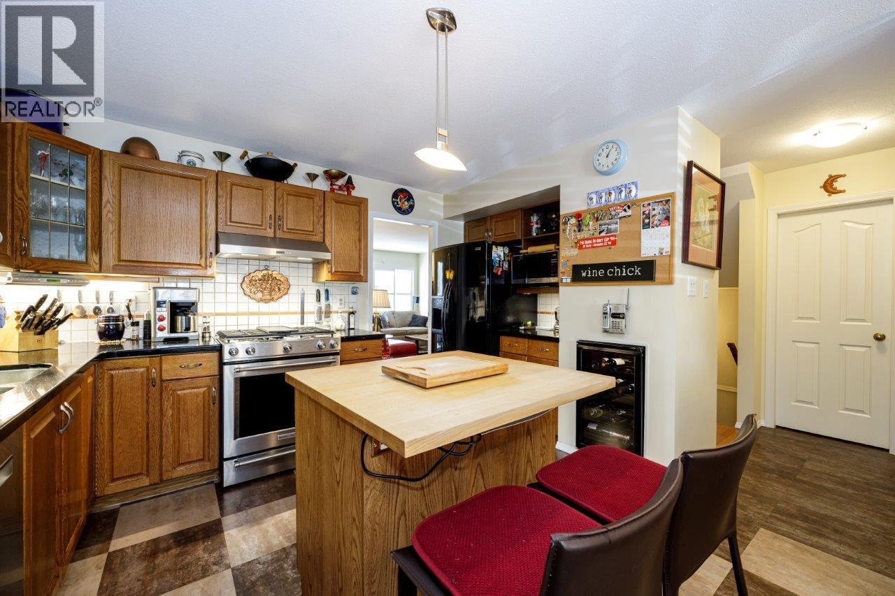 2 261 W 16TH STREET, North Vancouver