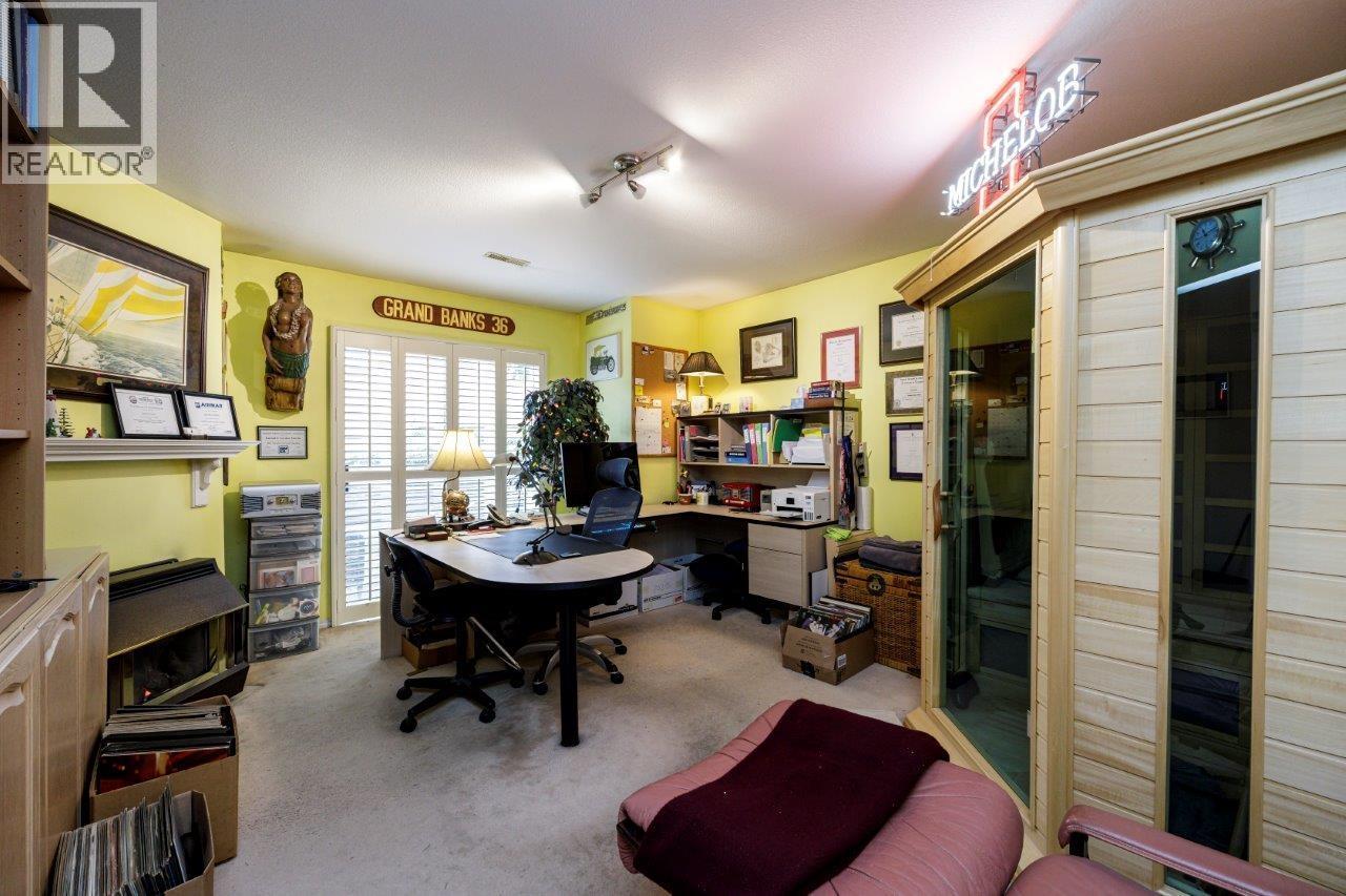 2 261 W 16TH STREET, North Vancouver