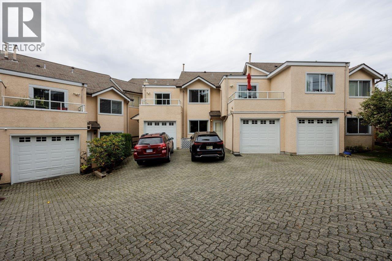 2 261 W 16TH STREET, North Vancouver