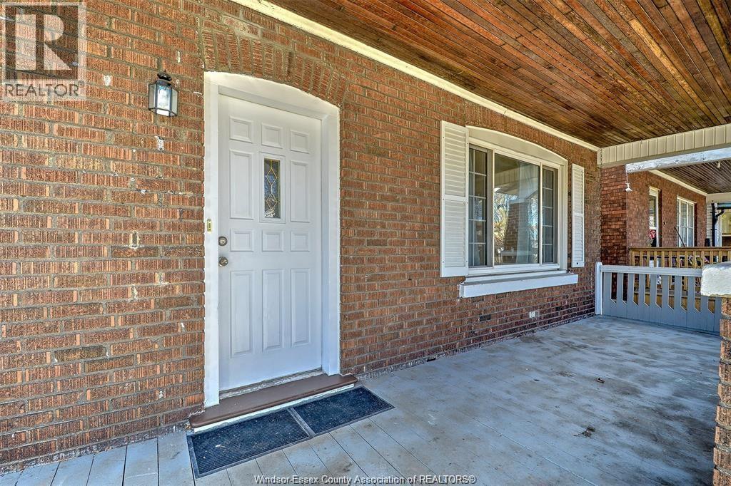 1557 LINCOLN photo 2