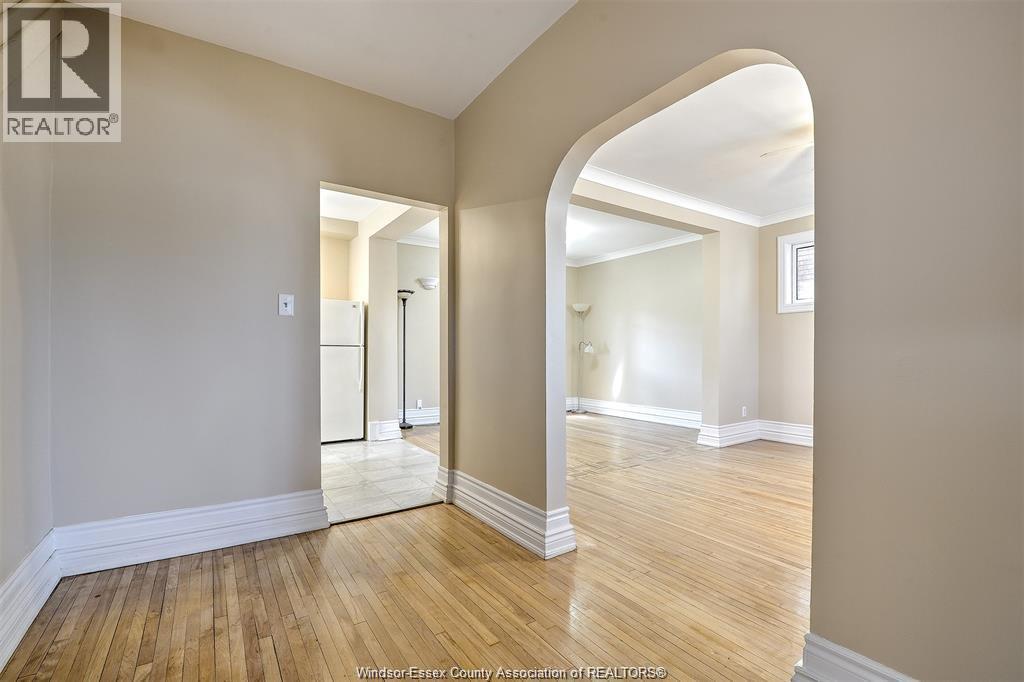 1557 LINCOLN photo 5