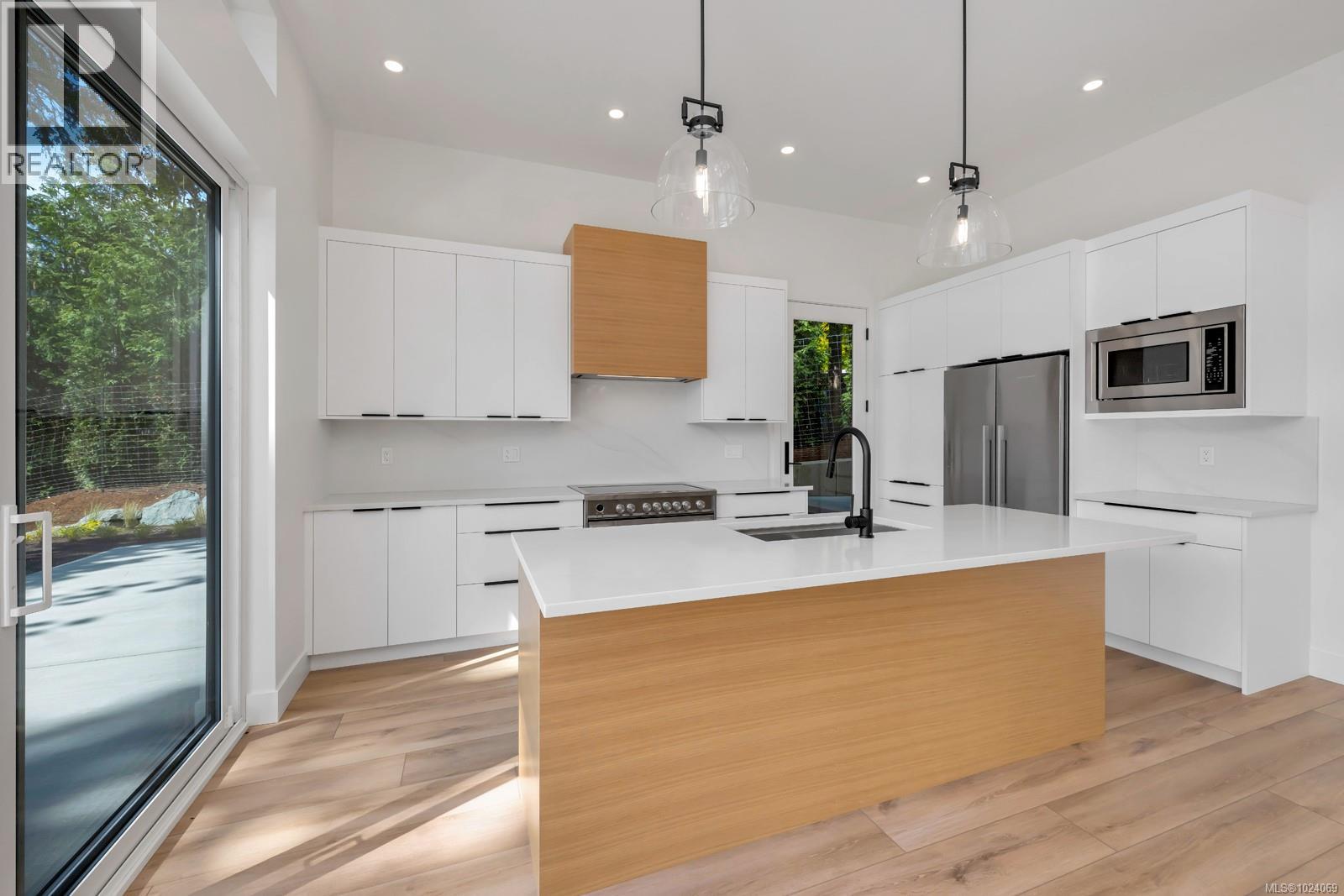 8394 Sa-Seen-Os Rd, Youbou