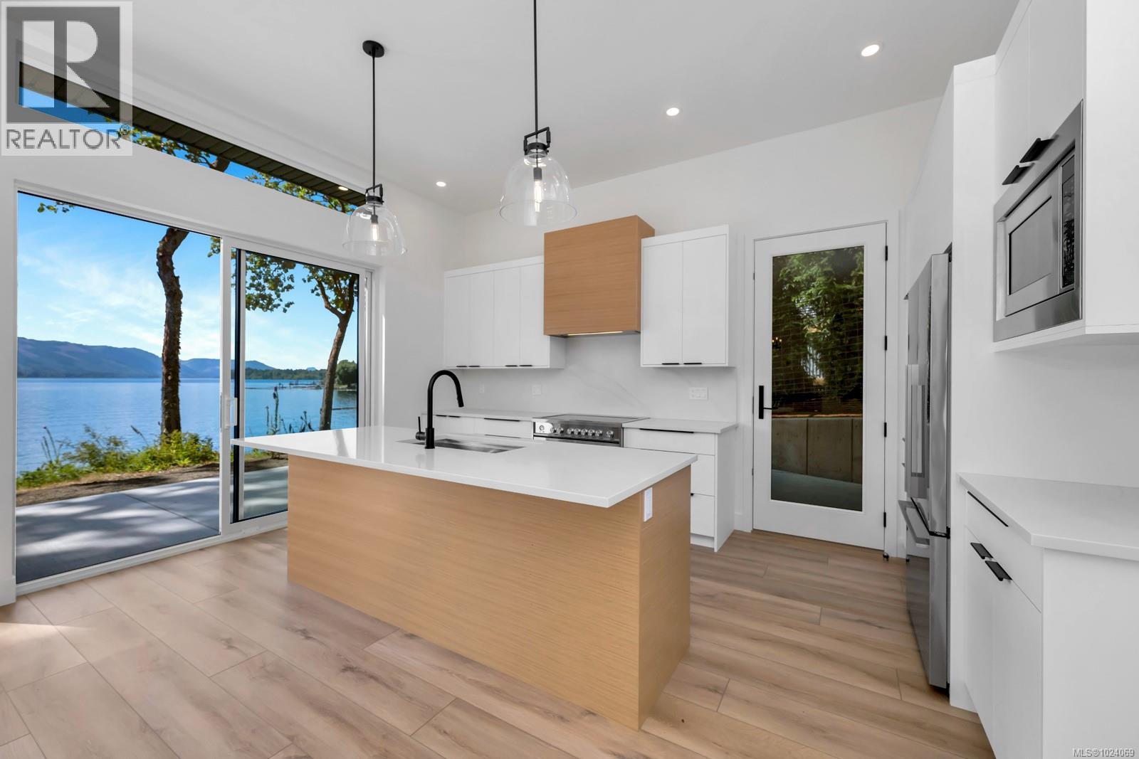 8394 Sa-Seen-Os Rd, Youbou