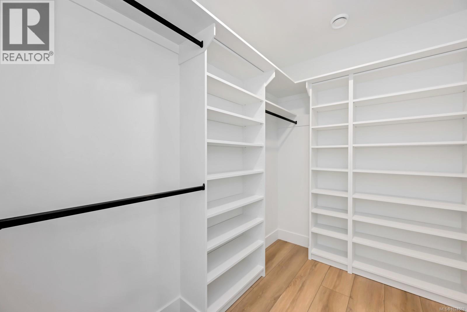 8394 Sa-Seen-Os Rd, Youbou