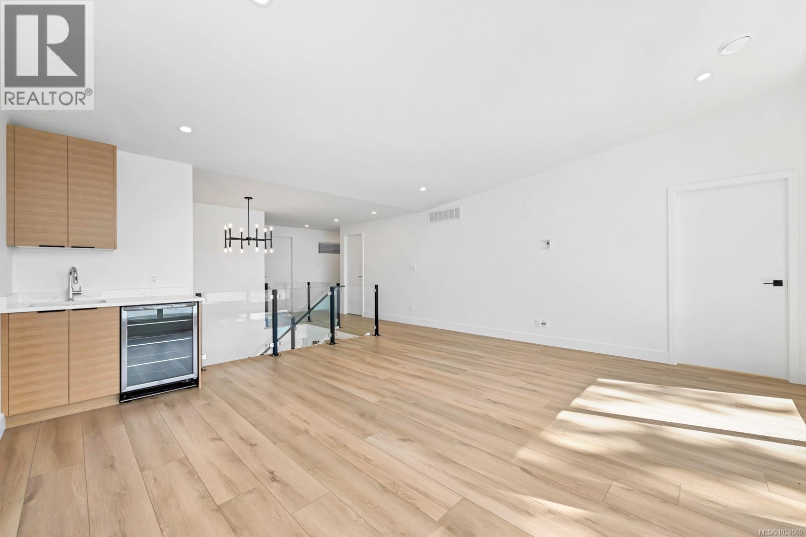 8394 Sa-Seen-Os Rd, Youbou