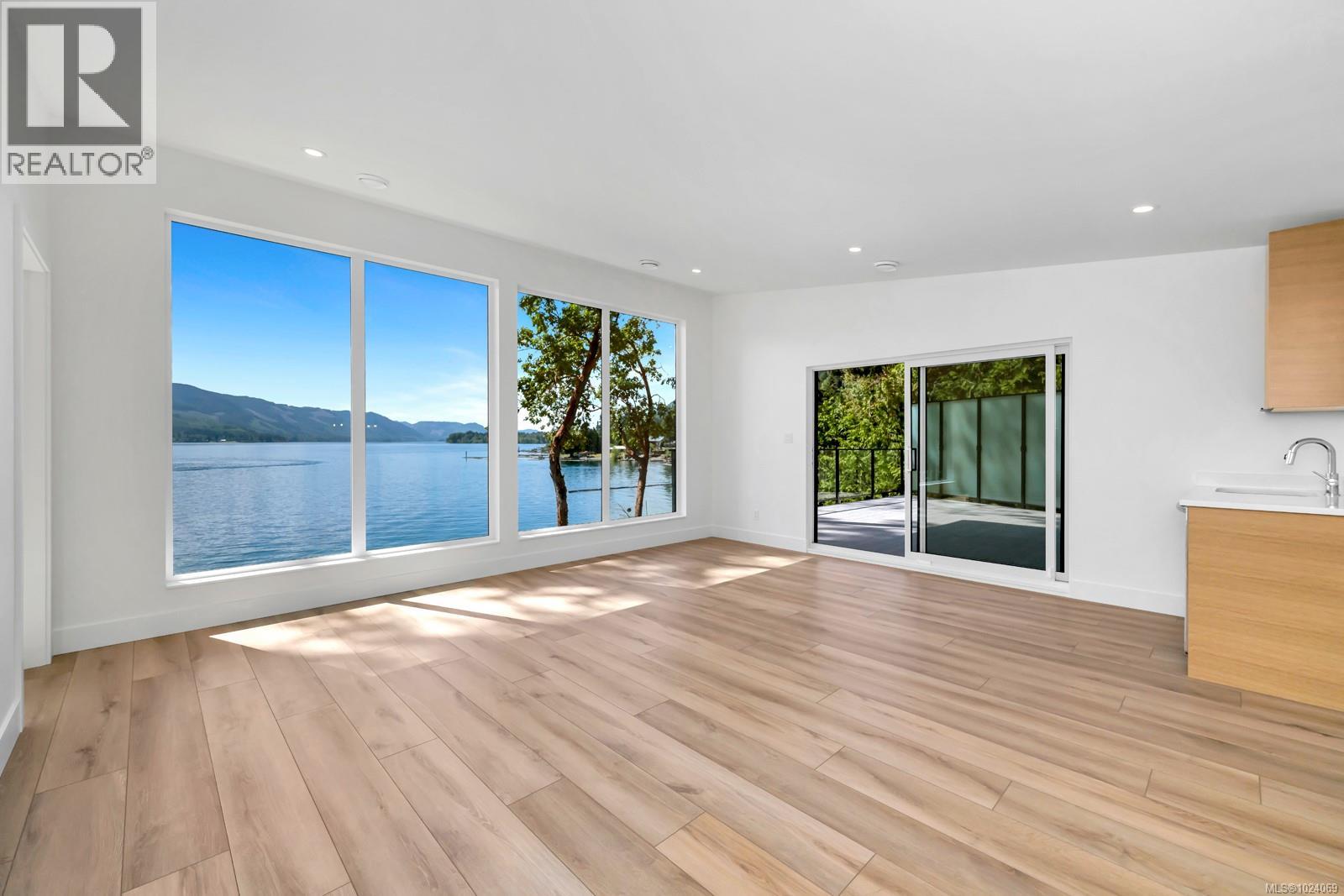 8394 Sa-Seen-Os Rd, Youbou