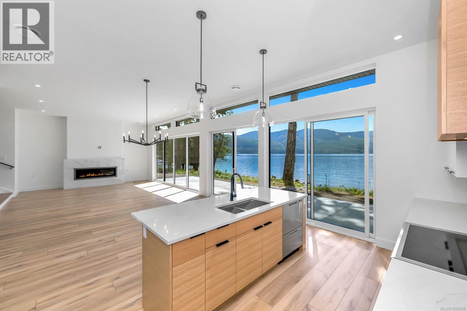 8394 Sa-Seen-Os Rd, Youbou