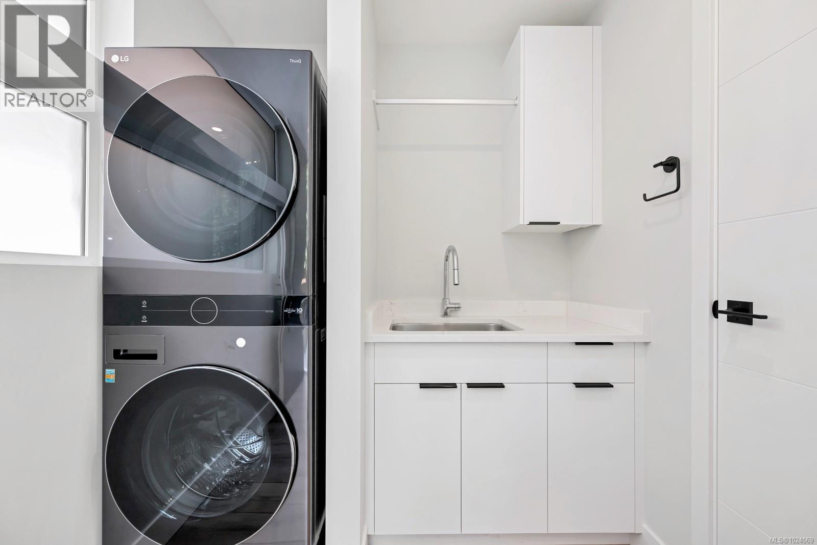 8394 Sa-Seen-Os Rd, Youbou