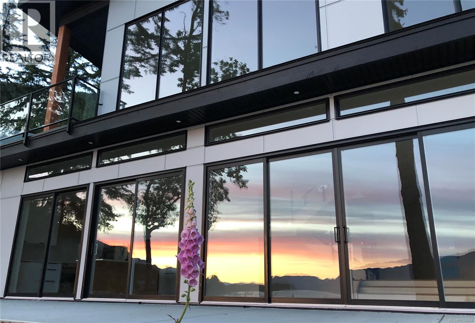 8394 Sa-Seen-Os Rd, Youbou