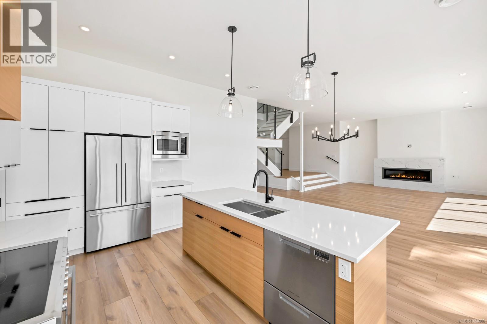 8394 Sa-Seen-Os Rd, Youbou