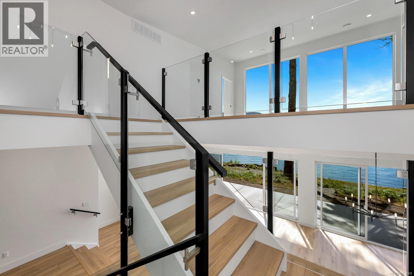 8394 Sa-Seen-Os Rd, Youbou